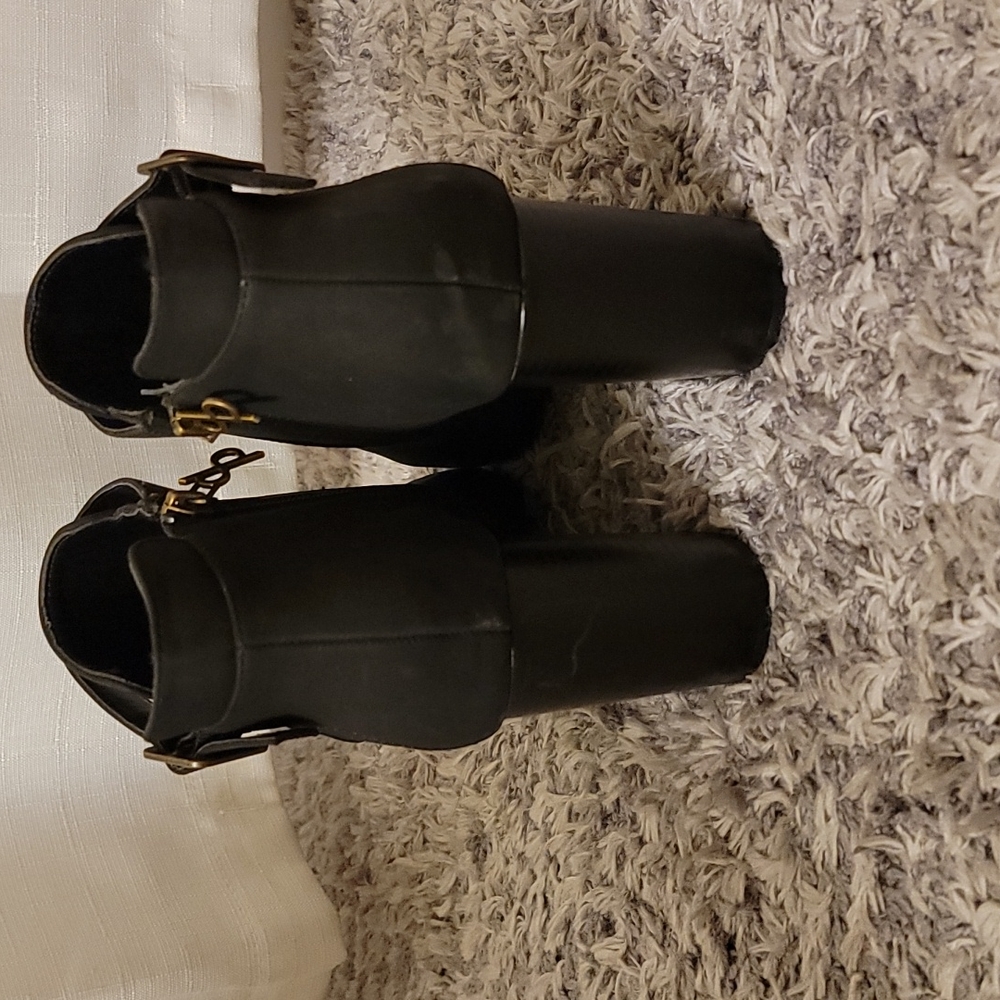 Shoes - Picture 2 of 3